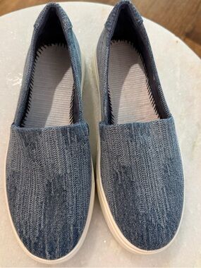 Kameron Sky Textured Denim TOMS Slip On Sneakers  Women’s Size 7.5